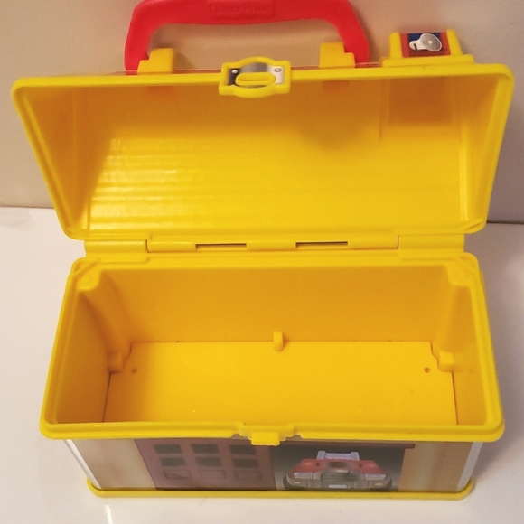 Vintage Fisher-Price Little People Go Fire Station carry case 2008 - Picture 6 of 9